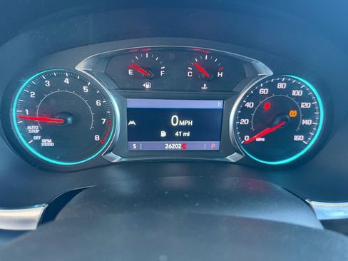 Used 2023 Chevrolet Traverse LT image 9