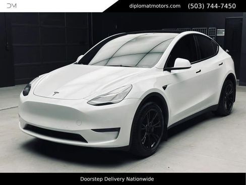 Used 2021 Tesla Model Y Long Range AWD/4WD image 1
