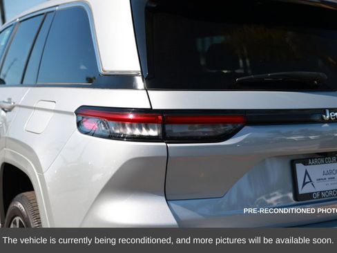 Used 2023 Jeep Grand Cherokee Overland image 13