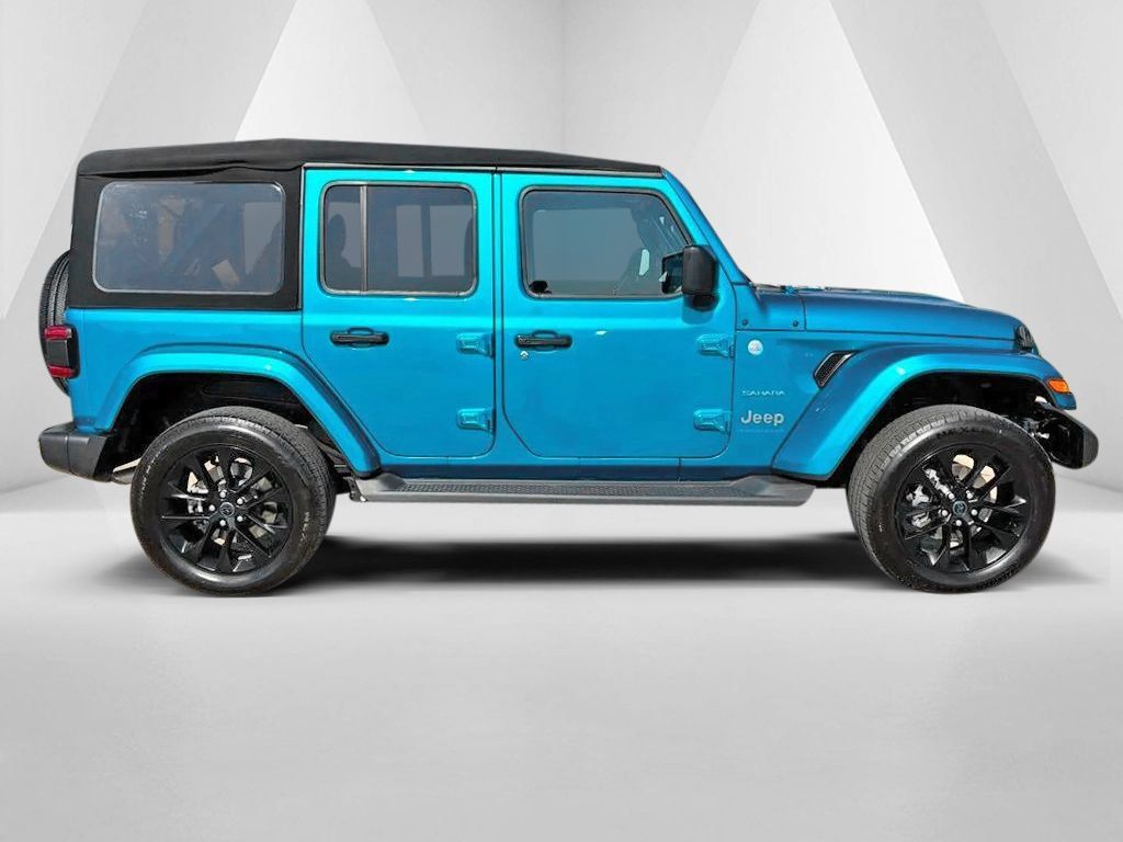 Used 2024 Jeep Wrangler Unlimited Sahara w/ Technology Group AWD/4WD image 8