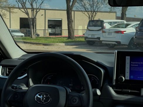 Used 2025 Toyota RAV4 LE image 35