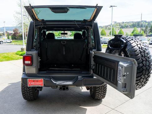 Used 2021 Jeep Wrangler Sport AWD/4WD image 31
