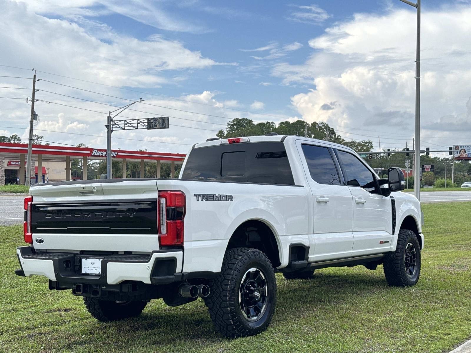 Used 2025 Ford F250 Platinum w/ Tremor Off-Road Package AWD/4WD image 4