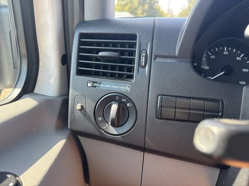 Used 2014 Mercedes-Benz Sprinter 3500 image 17