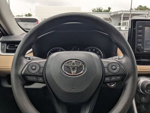 Used 2022 Toyota RAV4 XLE image 22