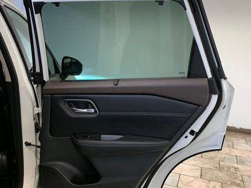 Used 2021 Nissan Rogue SV w/ Premium Package image 44