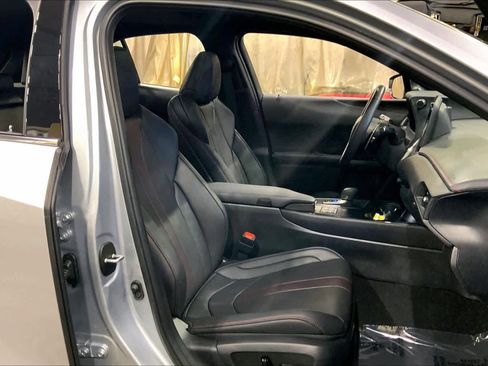 Certified 2025 Lexus UX 300h F SPORT Handling image 9