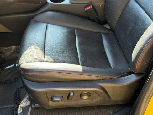 Used 2023 Chevrolet Colorado Z71 w/ Z71 Convenience Package 2 image 24