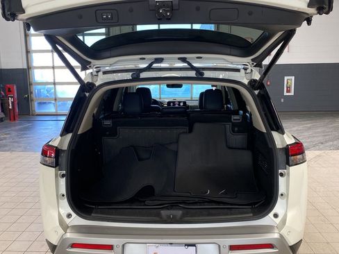 Certified 2024 Nissan Pathfinder Platinum w/ Cargo Package image 28