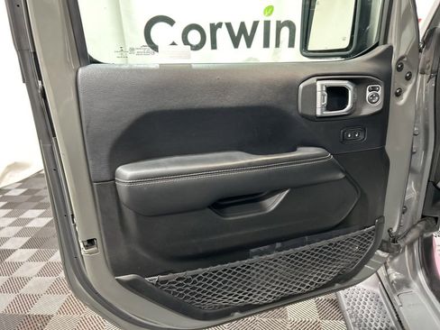 Used 2019 Jeep Wrangler Unlimited Sahara image 21