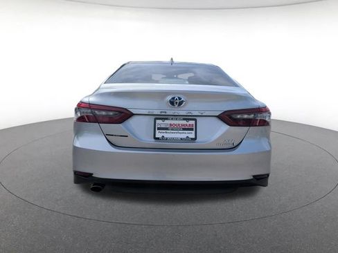 Used 2022 Toyota Camry XLE w/ Navigation Upgrade Package FWD image 5