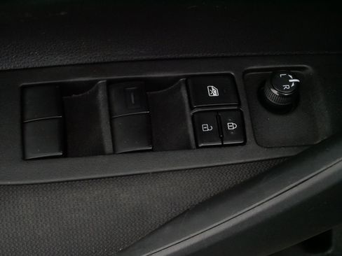 Used 2022 Toyota Corolla LE image 19