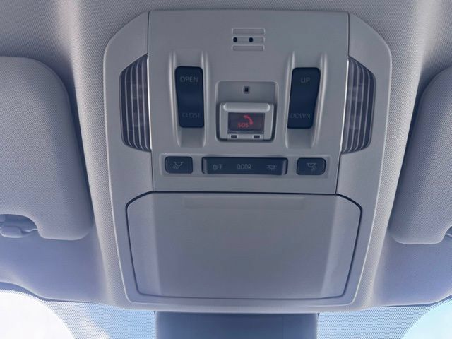 Used 2022 Toyota Highlander XLE AWD/4WD image 18