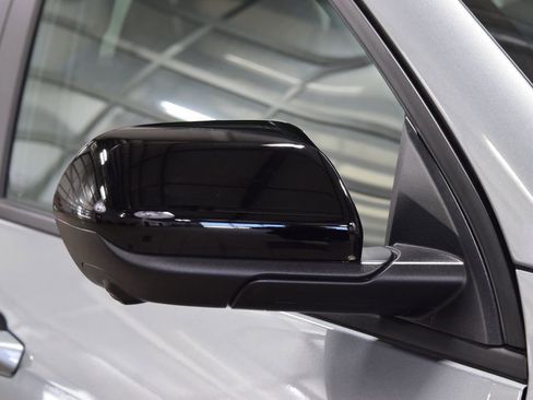 New 2026 Chevrolet Equinox LT w/ Midnight Edition FWD image 17