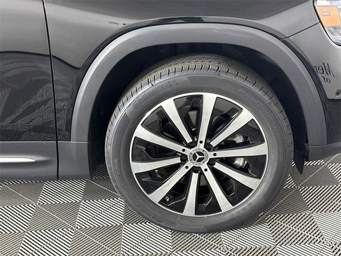 Certified 2022 Mercedes-Benz GLB 250 w/ Premium Package Lite image 13