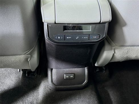 Certified 2023 Toyota Highlander LE image 28