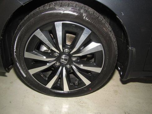 Certified 2024 Honda Civic EX-L image 27