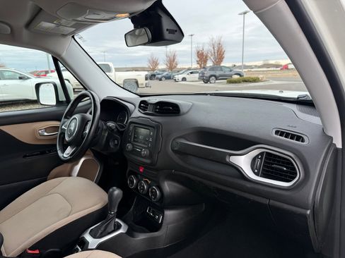 Used 2015 Jeep Renegade Latitude w/ Popular Equipment Group image 44