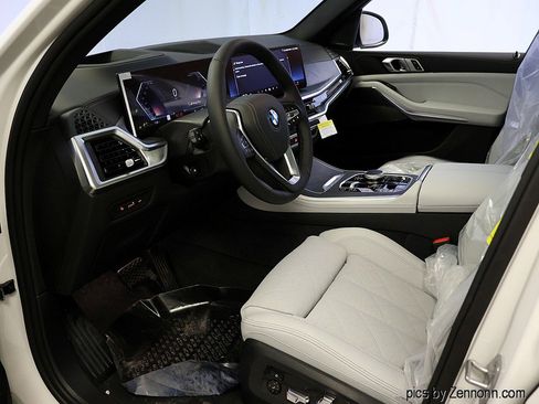 New 2026 BMW X5 xDrive50e w/ Climate Comfort Package image 12