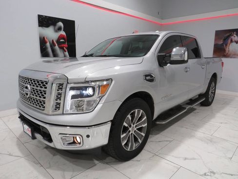 Used 2017 Nissan Titan SL w/ SL Towing Convenience Package image 7