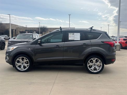 Used 2019 Ford Escape Titanium image 2