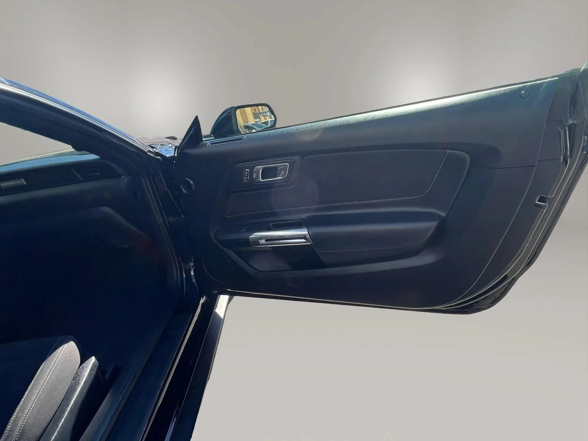 Used 2018 Ford Mustang Coupe RWD image 26