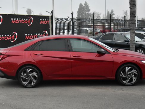 Used 2025 Hyundai Elantra Sport image 9