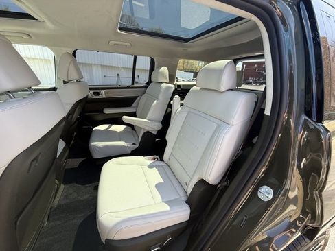 Used 2025 Hyundai Santa Fe Calligraphy image 16