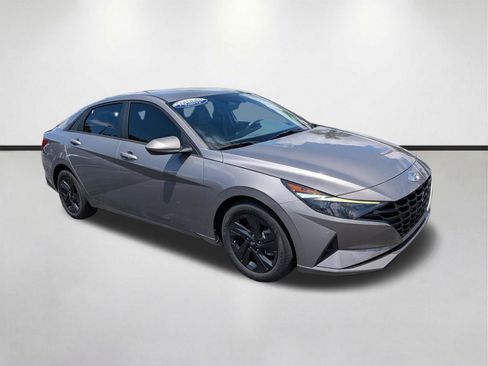 Used 2023 Hyundai Elantra SEL w/ Cargo Package FWD image 2