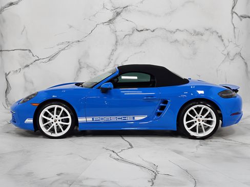 Used 2024 Porsche 718 Boxster RWD image 9