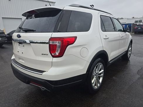 Used 2018 Ford Explorer XLT w/ Equipment Group 202A image 7