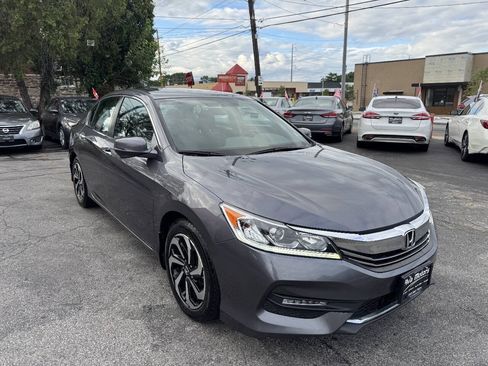Used 2017 Honda Accord EX image 2