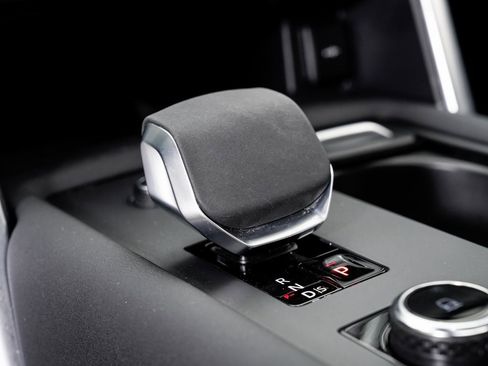 Used 2023 Land Rover Discovery S R-Dynamic image 18