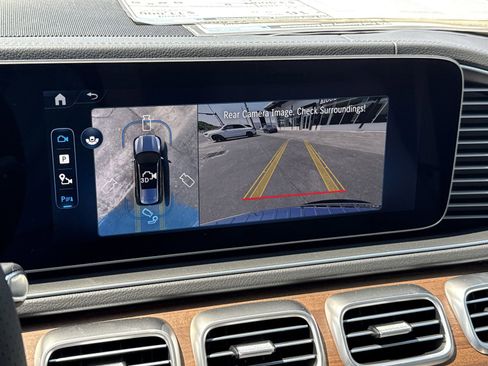 New 2026 Mercedes-Benz GLS 580 4MATIC image 29