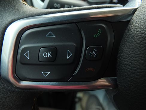 Used 2025 Jeep Wrangler Unlimited Sahara AWD/4WD image 19