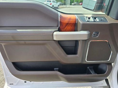 Used 2019 Ford F150 King Ranch w/ Equipment Group 601A Luxury AWD/4WD image 9