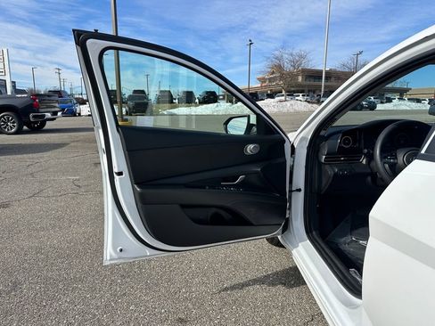Used 2024 Hyundai Elantra SEL FWD image 16