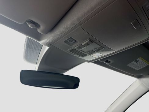 Certified 2023 Volkswagen Tiguan SE image 18