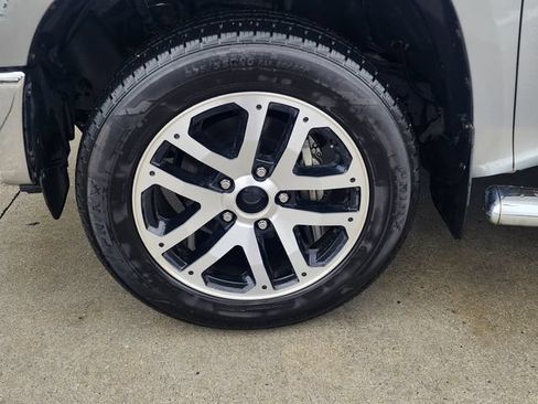 Used 2018 Toyota Tundra SR5 w/ SR5 Upgrade Package AWD/4WD image 7
