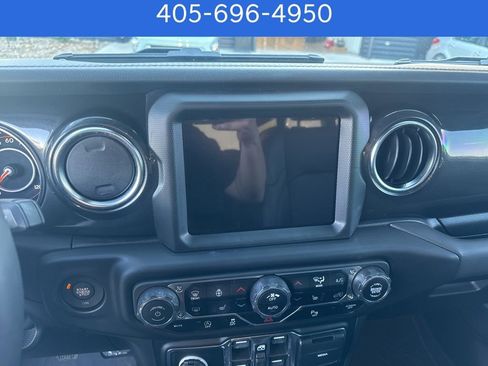 Used 2022 Jeep Wrangler Unlimited Sahara image 19