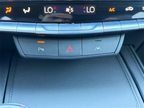 Used 2024 Cadillac XT4 Premium Luxury image 28