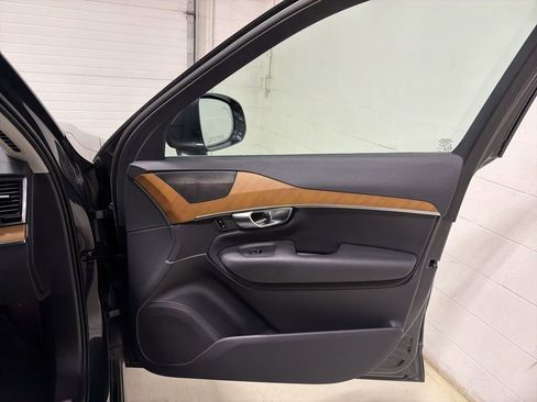 Used 2022 Volvo XC90 T6 Momentum w/ Advanced Package image 32