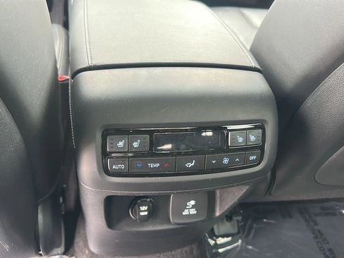 Used 2023 Hyundai Palisade Calligraphy image 21
