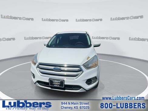 Used 2017 Ford Escape SE AWD/4WD image 3