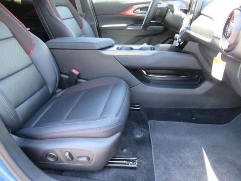 New 2025 Chevrolet Equinox EV RS image 12