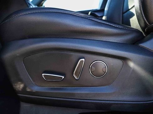 Used 2020 Ford Explorer Limited image 23