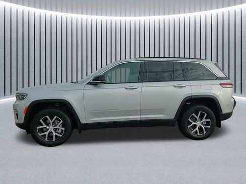 New 2025 Jeep Grand Cherokee Limited w/ Luxury Tech Group II image 18