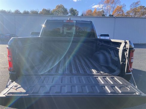 New 2026 RAM 1500 4x4 Crew Cab image 9