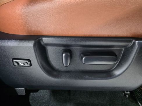 Used 2018 Toyota Sequoia Platinum image 26