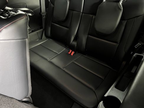 Used 2025 Ford Explorer ST-Line w/ ST-Line Street Pack image 29